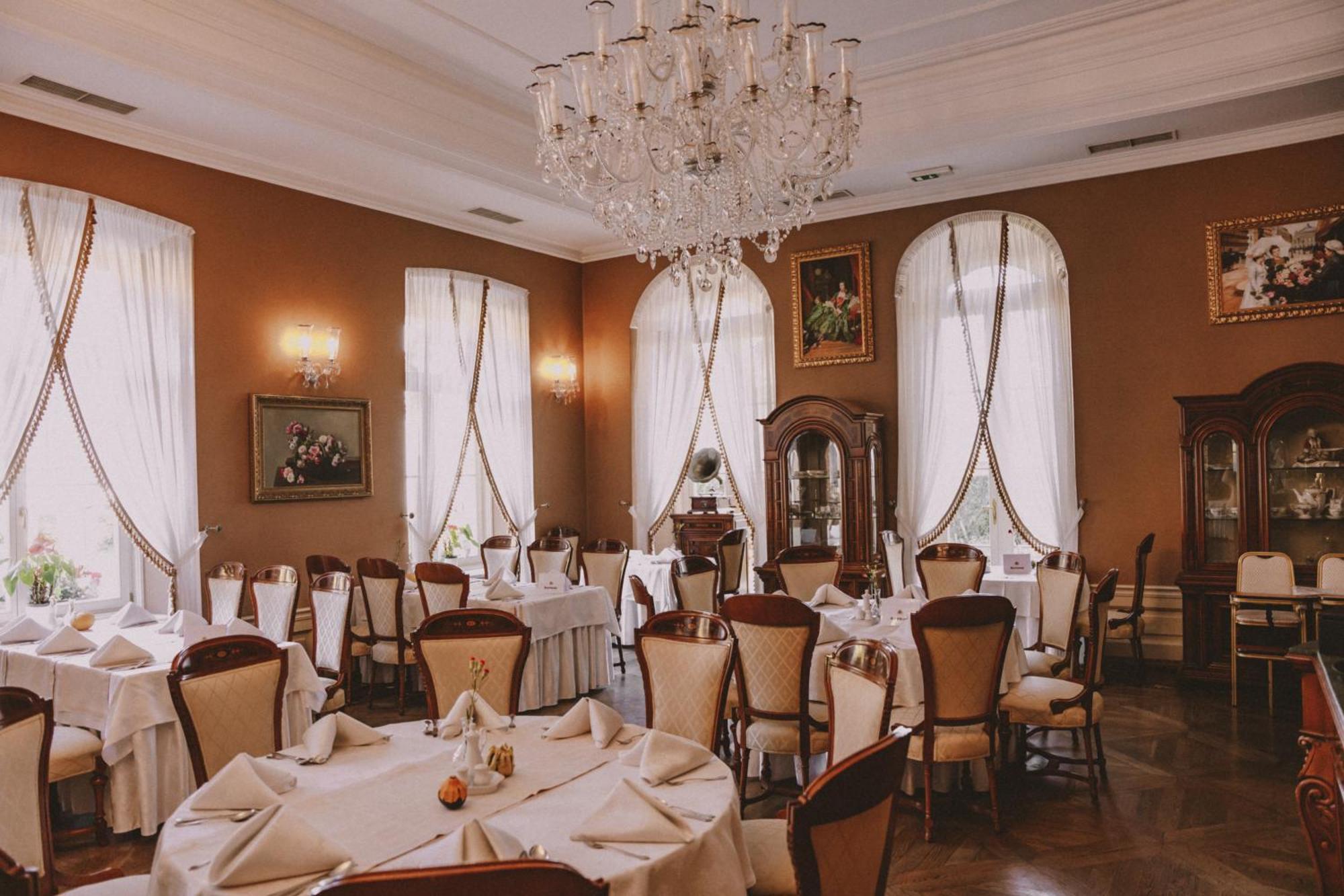 Palac Zelechow Spa & Wellness Екстериор снимка